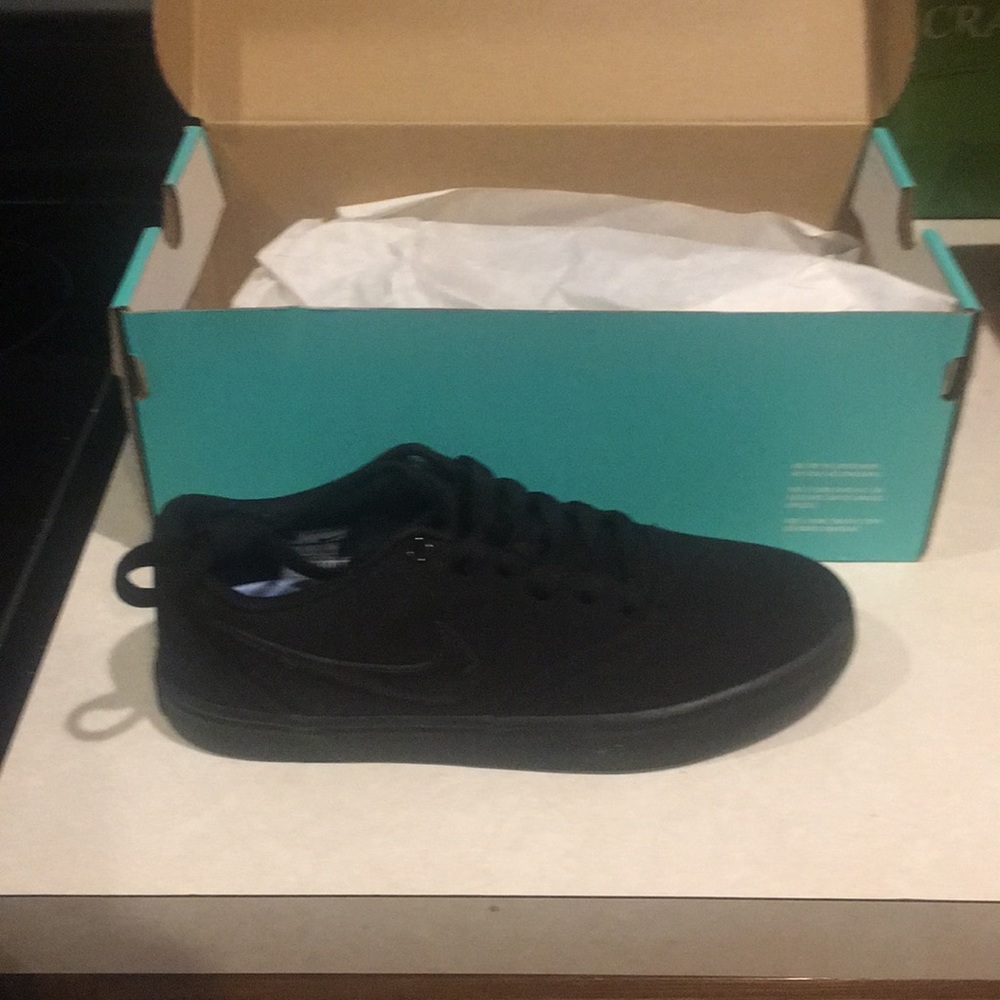 Unisex black Nike women’s men’s 5.5 new in box